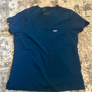 Figs women coral reef scrub caterina top. Size medium